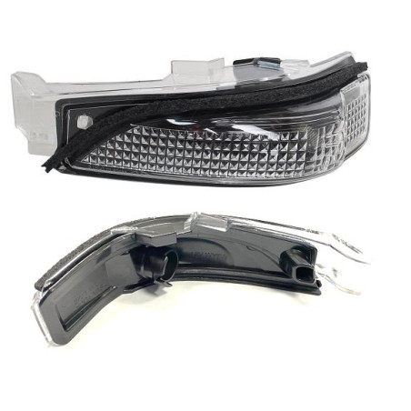 FANALE RETROVISORE DESTRO ADATTABILE SOLO SU VM TOYOTA AURIS E18 20122015      , TOYOTA AURIS E18 20152019      , TOYOTA AVENSI