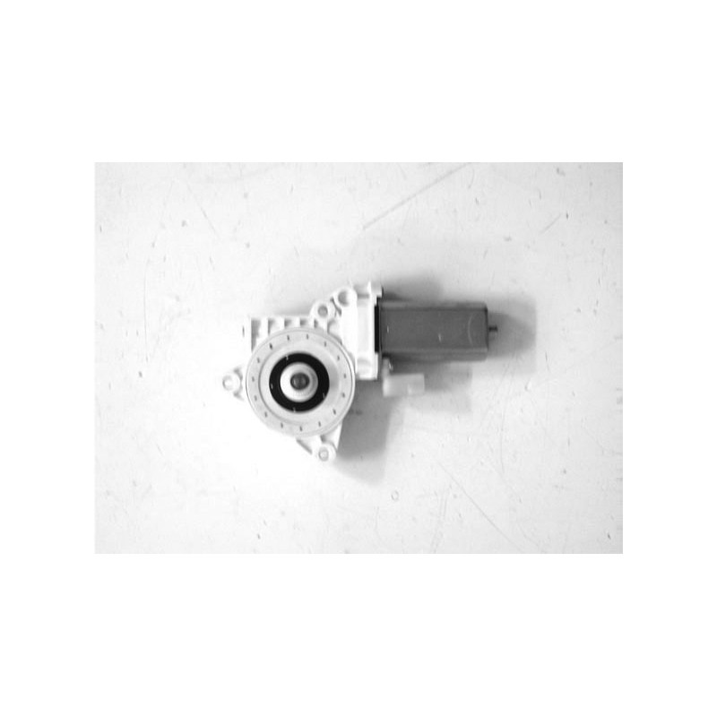 MOTORIDUTTORE ALZACRIST. ANT SX 2 3 BMW SERIES 1 3/5D (E81/E87) 2004 2011 OEM 67626927027